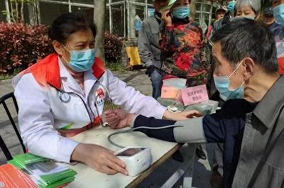 中醫問診、康復推拿……寶山這個街道持續開展健康咨詢志愿服務活動