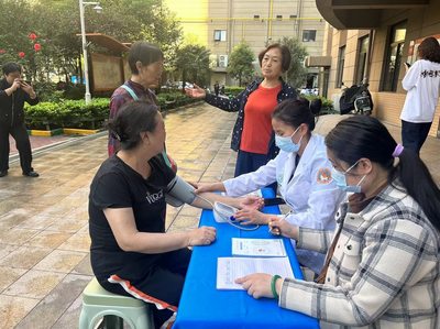金水區未來路街道義診服務 暖心守護居民健康，健康咨詢送到家門口